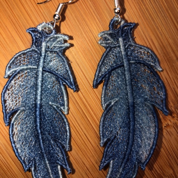 Embroidered Lace Feather Earrings - Picture 3 of 3